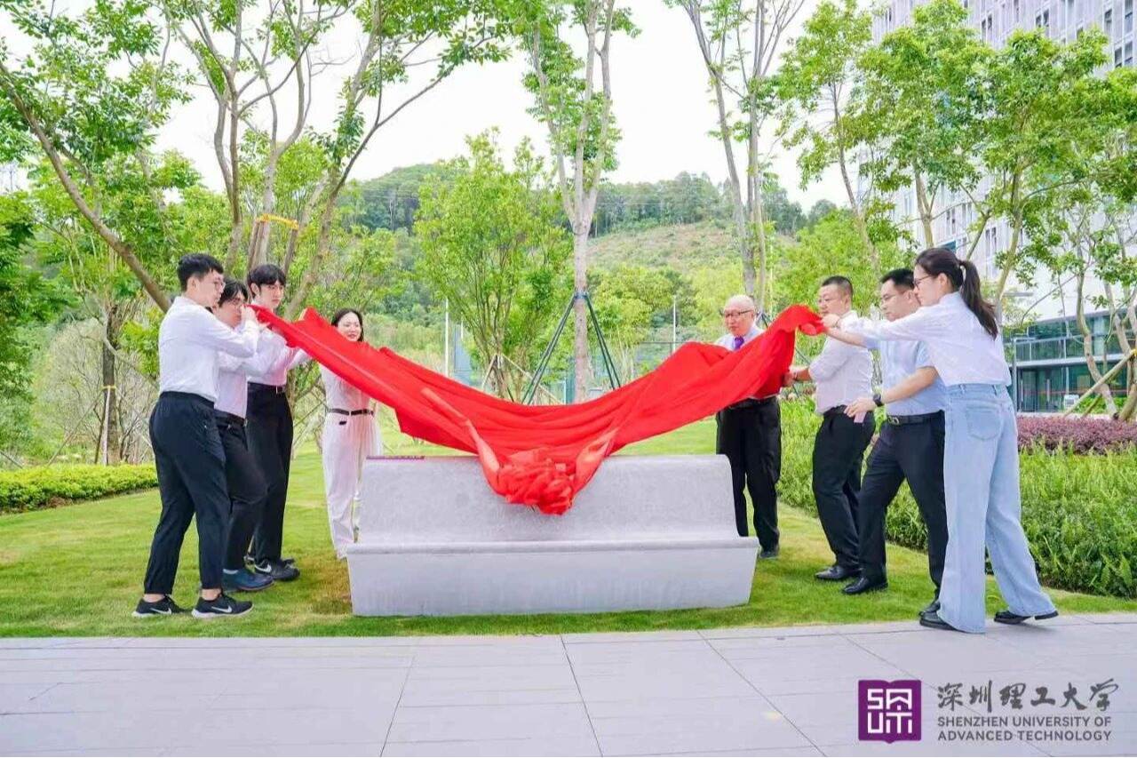 感恩母校!2025届联培研究生向深圳理工校园捐赠特殊记忆坐标